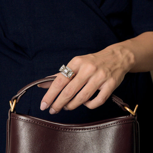 Bague 53,5 Bague noeud en or rose, platine et diamants 58 Facettes DIE1496