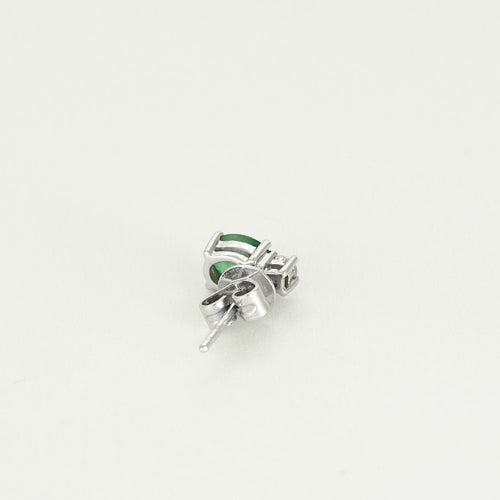 Boutons d'oreilles en or gris, diamants et petites émeraudes ovales facettées