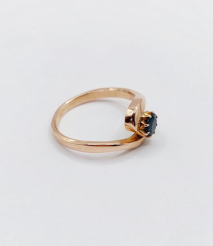 Bague 48 Bague tourbillon or jaune ornée d'un saphir (circa 1920) 58 Facettes A05082