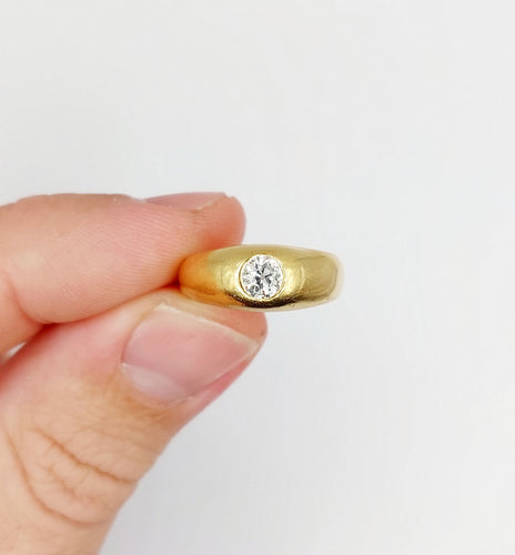 Bague 50 Bague jonc dôme or jaune 18k diamant taille ancienne 0,40 carat 58 Facettes A06197