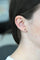 Boucles d'oreilles boucles d'oreilles en or 18 carats ornées d'un saphir, d'un rubis et d'un diamant 58 Facettes