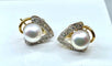 Boucles d'oreilles Boucles d’oreilles en or 18 carats, perles de culture et 14 diamants 58 Facettes AB390
