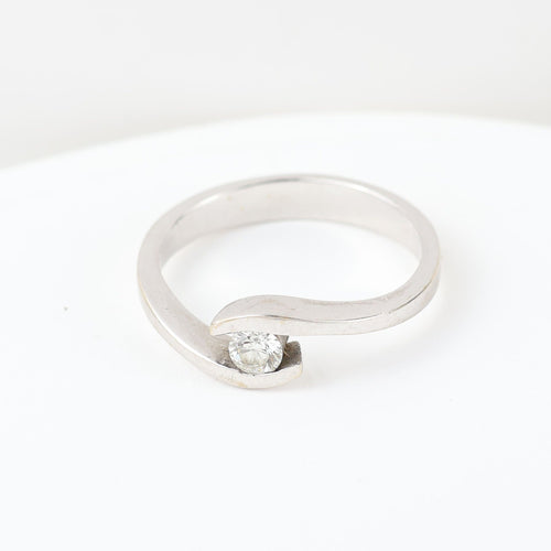 Bague 52 Bague solitaire en or blanc 18 carats et diamant de 0,16 carat. 58 Facettes 129605G