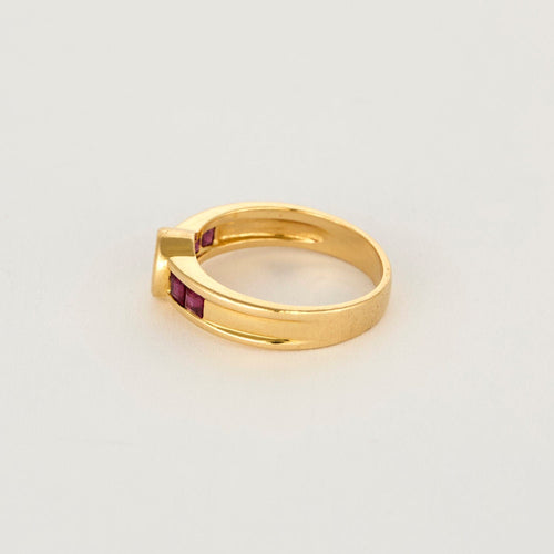 Bague 53.5 Bague or jaune, diamant et rubis de syhtèse calibrés 58 Facettes SOI31412