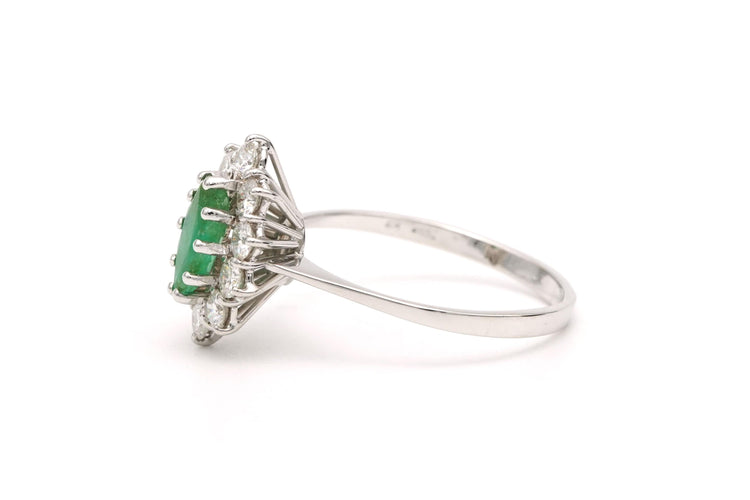 Bague 60 Bague contemporaine en or blanc 18 carats sertie d'une émeraude et de diamants "taille" brillant (+-0.6ct) 58 Facettes B596