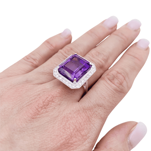 Bague 55 Bague or blanc, diamants, améthyste. 58 Facettes 34515