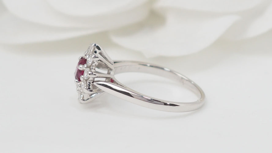 Bague 53 Bague marguerite en or blanc, rubis et diamants 58 Facettes 31286