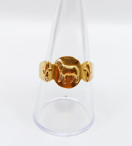Bague 58.5 Bague chevalière antique or ornée d'un agneau épaulé de fleurs de lys 58 Facettes A05264