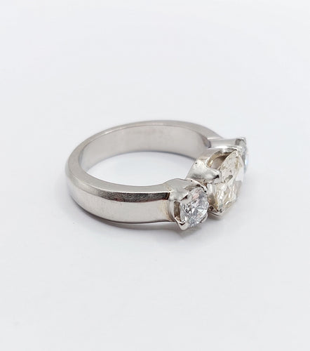 Bague 55 Bague jonc Art déco en platine et diamants (1,30 ct + 0,90 ct) 58 Facettes A06671