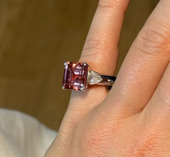 Bague 44 Bague or blanc, tourmaline et diamants 58 Facettes