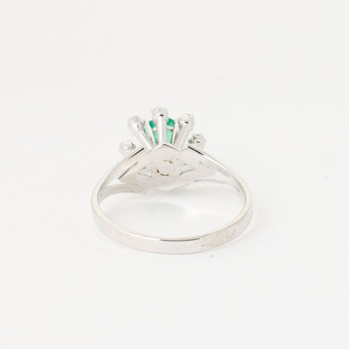 Bague 54 BAGUE MARGUERITE EMERAUDE ET DIAMANTS EN OR GRIS 18K 58 Facettes 0