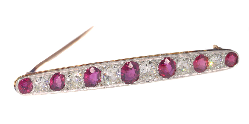 Montre Deco Dazzle : une fusion de diamants et de rubis 58 Facettes 22027-0057