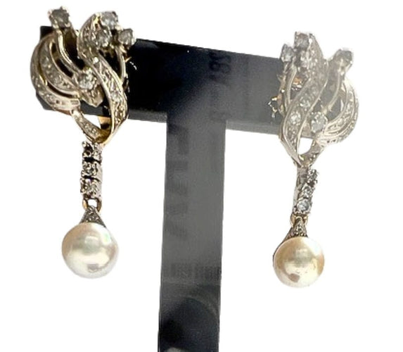 Boucles d'oreilles BOUCLES D'OREILLES DESIGN ART DÉCO PÉRIODE 1930-1935 en OR 18 KT et PLATINE avec DIAMANTS et PERLES 58 Facettes Q162B