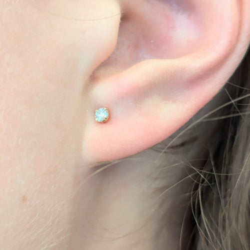 Boucles d'oreilles Puces or jaune diamants 58 Facettes 30562