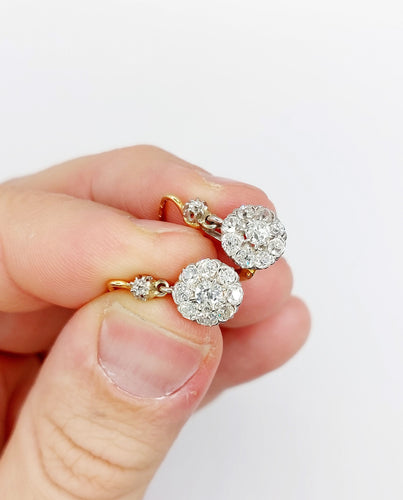 Boucles d'oreilles Dormeuses marguerite - Boucles d’oreilles en or 18k, platine et diamants 58 Facettes A06632