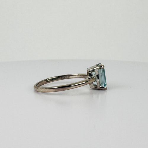 Bague 57 Bague en or blanc 18 carats avec aigue-marine taille émeraude 58 Facettes 2410024