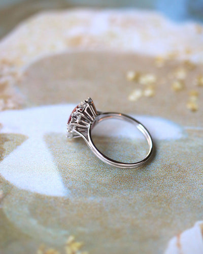 Bague 56.5 Bague Pompadour Rubis Ovale et Diamants 58 Facettes A11142