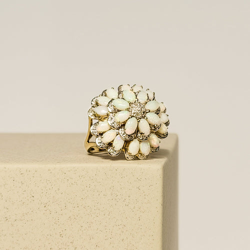 Bague 60.5 Bague fleur impressionnante en or 14 carats ornée d'opales lumineuses 58 Facettes 2572