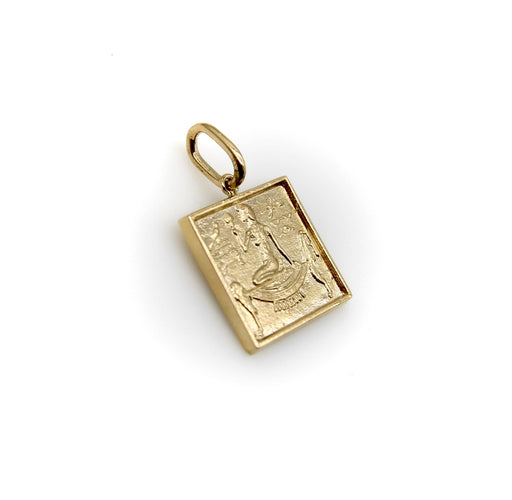 Pendentif ou breloque carrée en or 14 carats, style égyptien, ornée d'hiéroglyphes, en forme de lingot.
