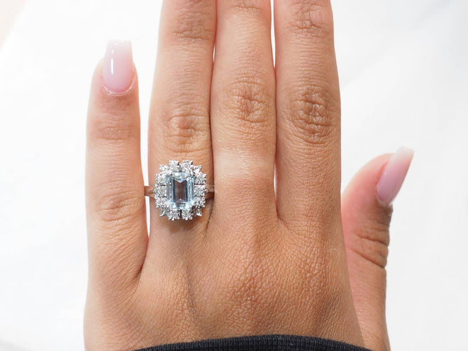 Bague 50 Bague en or blanc, aigue marine et diamants 58 Facettes 33149