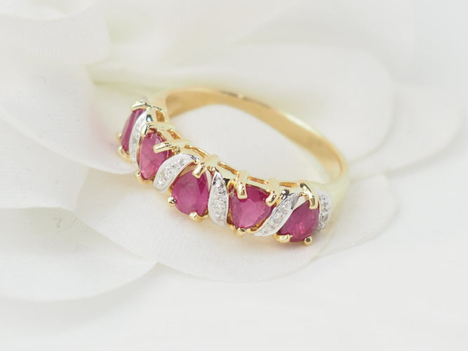Bague 57 Bague en or jaune, rubis et diamants 58 Facettes 33537