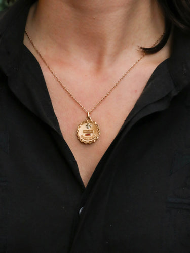 Pendentif Médaille amour Augis ronde Plus qu'hier moins que demain or jaune rubis 58 Facettes J496