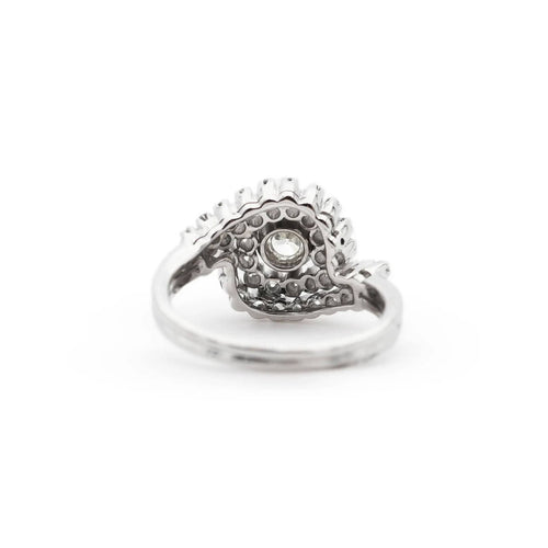 Bague Bague en or blanc avec un entourage de diamants de 0,88 carat 58 Facettes