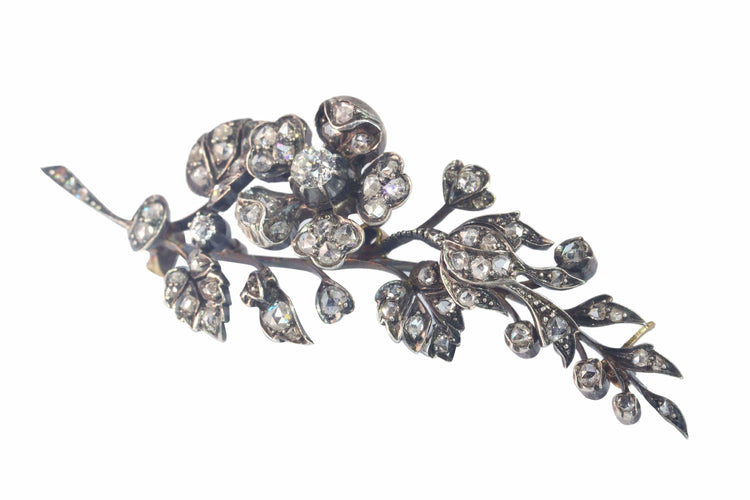 Montre L'étreinte de la nature : une branche de fleur victorienne en diamants 58 Facettes 23054-0122