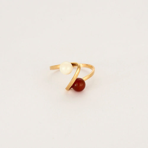 Bague 51 Bague Toi et Moi en or jaune sertie de perle de culture et d'une friedelite rouge 58 Facettes LP1167