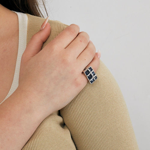 Bague 52 Bague en or gris saphirs et diamants 58 Facettes 240 333