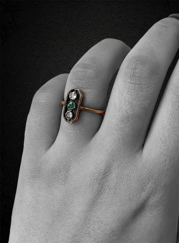 Bague 57 Bague austro-hongroise ancienne ornée d'émeraudes et de diamants 58 Facettes