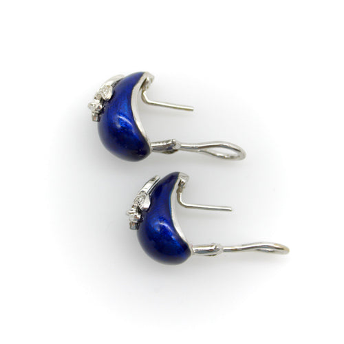 Boucles d'oreilles Boucles d'oreilles en or blanc 18 carats, émail Hidalgo, fleur de lys et diamants 58 Facettes