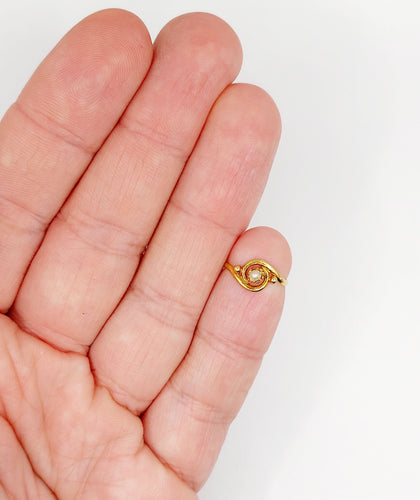Bague 41 MINI bague antique or perle et monture tourbillon (circa 1900) 58 Facettes A06300
