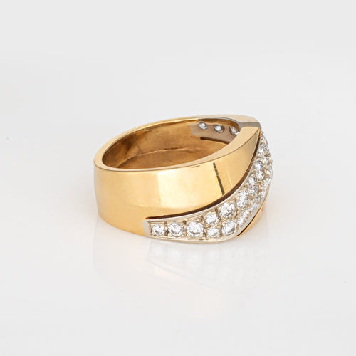 Bague Bague vintage des années 80 en or jaune 18 carats, sertie d'un diamant de 1 carat. Anneau large carré, taille 6,5. 58 Facettes G14022