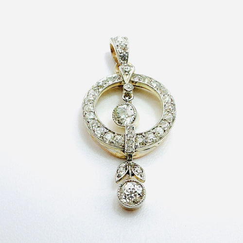 Pendentif Pendentif circulaire en or blanc avec diamants 58 Facettes 50374