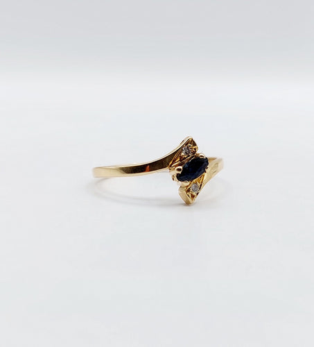 Bague 54 Bague vintage or jaune, saphir navette et diamants 58 Facettes A05234