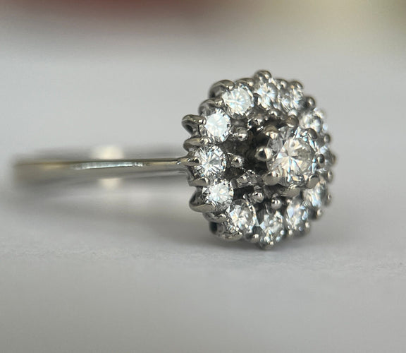 Bague 49.5 Bague de fiançailles vintage en or blanc avec rosette et diamants 58 Facettes