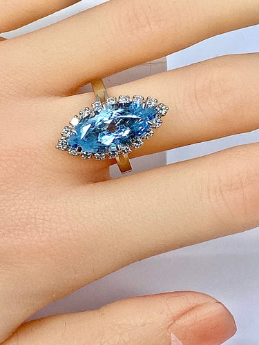 Bague Bague en or blanc 18 carats, aigue marine et 18 diamants 58 Facettes AB389