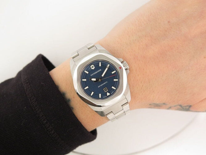Montre montre VICTORINOX inox small 241261 36 mm acier quartz fullset 58 Facettes 265936