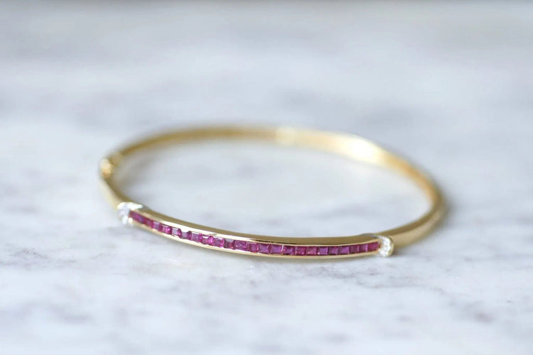 Bracelet Bracelet jonc ouvrant rubis calibrés et diamants 58 Facettes