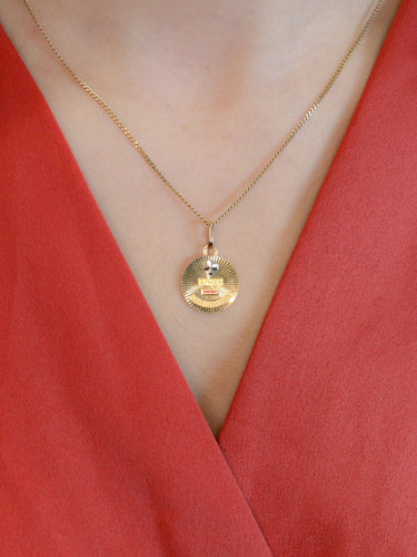 Pendentif Médaille amour Augis ronde rayons Plus qu'hier moins que demain or jaune rubis 58 Facettes J553