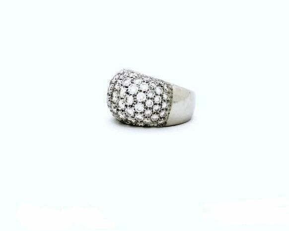 Bague pavée de diamants, en or blanc 58 Facettes