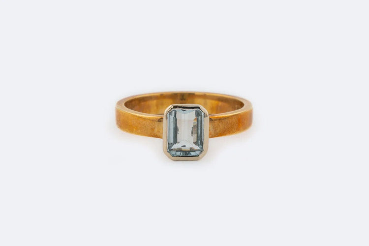 Bague Oro Giallo Boucles d'oreilles et bague en or blanc serties d'aigue-marine 58 Facettes par02