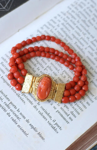Bracelet Bracelet Ancien Or Corail et Camée 58 Facettes