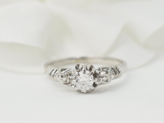 Bague 53.5 Bague solitaire en or blanc et platine, diamant 0,23ct 58 Facettes 33120