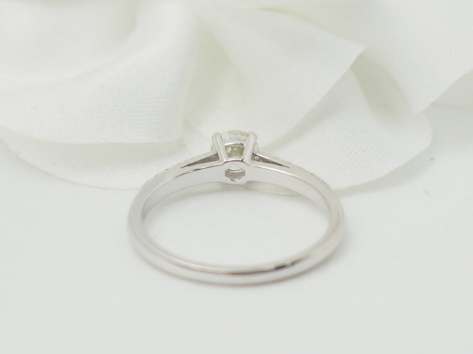Bague 53 Bague solitaire en or blanc et diamant 0.41ct 58 Facettes 30920