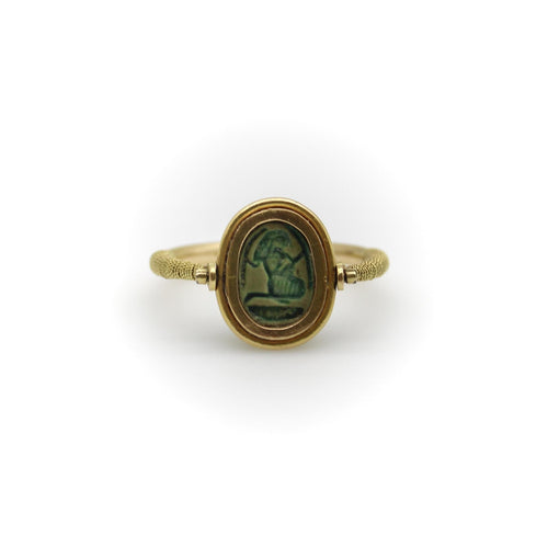 Bague Bague pivotante en or 14 carats style victorien avec motif scarabée de style néo-égyptien 58 Facettes A20030