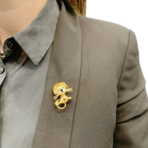 Broche Broche Van Cleef & Arpels, "Lion ébouriffé", en or jaune, diamants, émeraudes et émail. 58 Facettes 33352