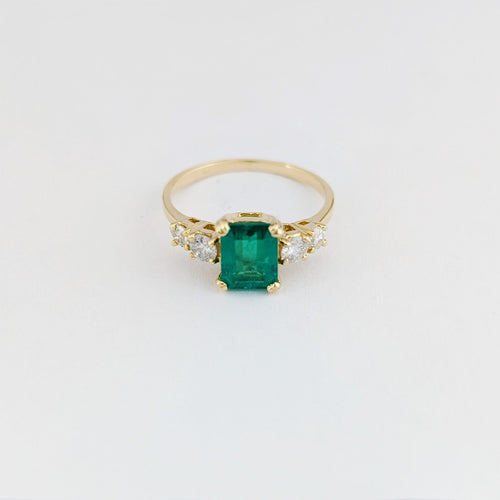 Bague 47 Bague en or jaune, émeraude et diamants 58 Facettes 32894