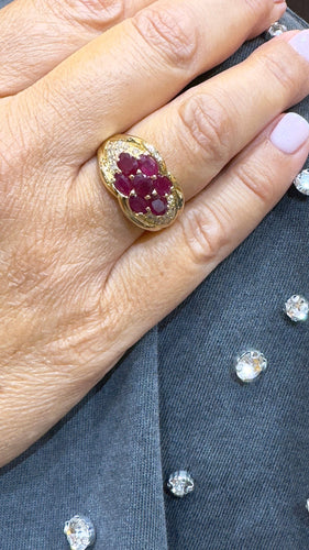 Bague 58 Bague vintage en or jaune , rubis et diamants 58 Facettes